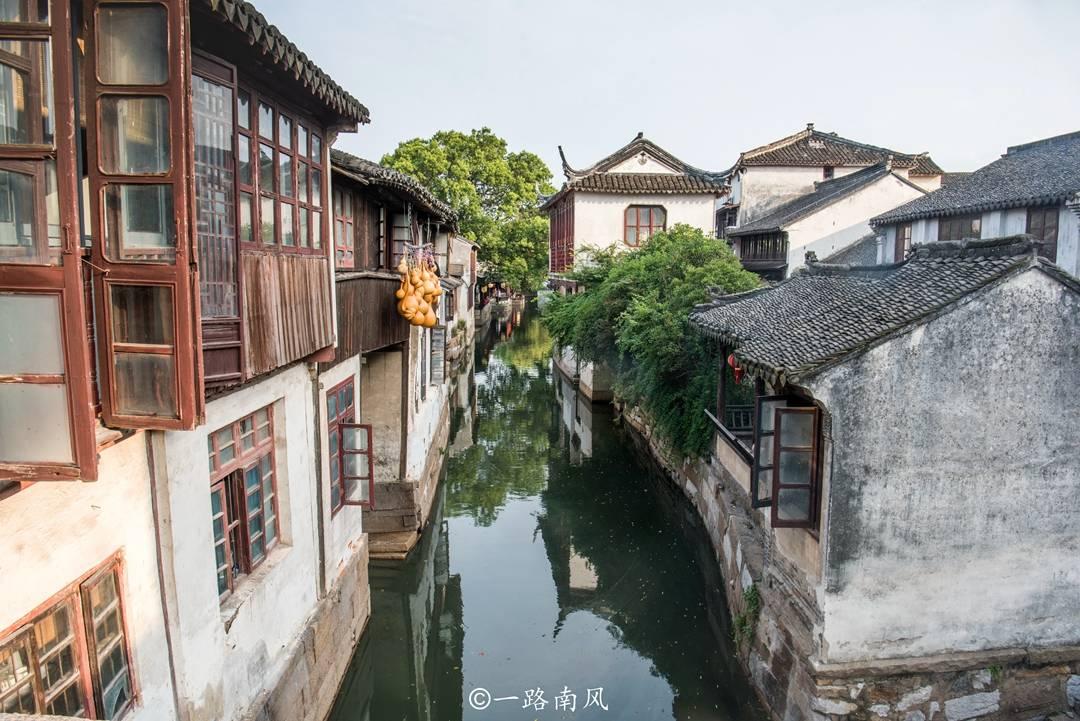 临沂首个全液冷超充站投入运营